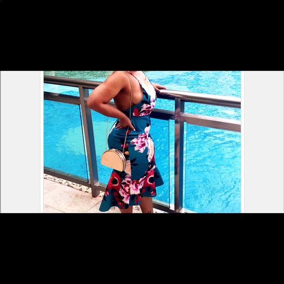 Women’s Dress - Picture 2 of 2